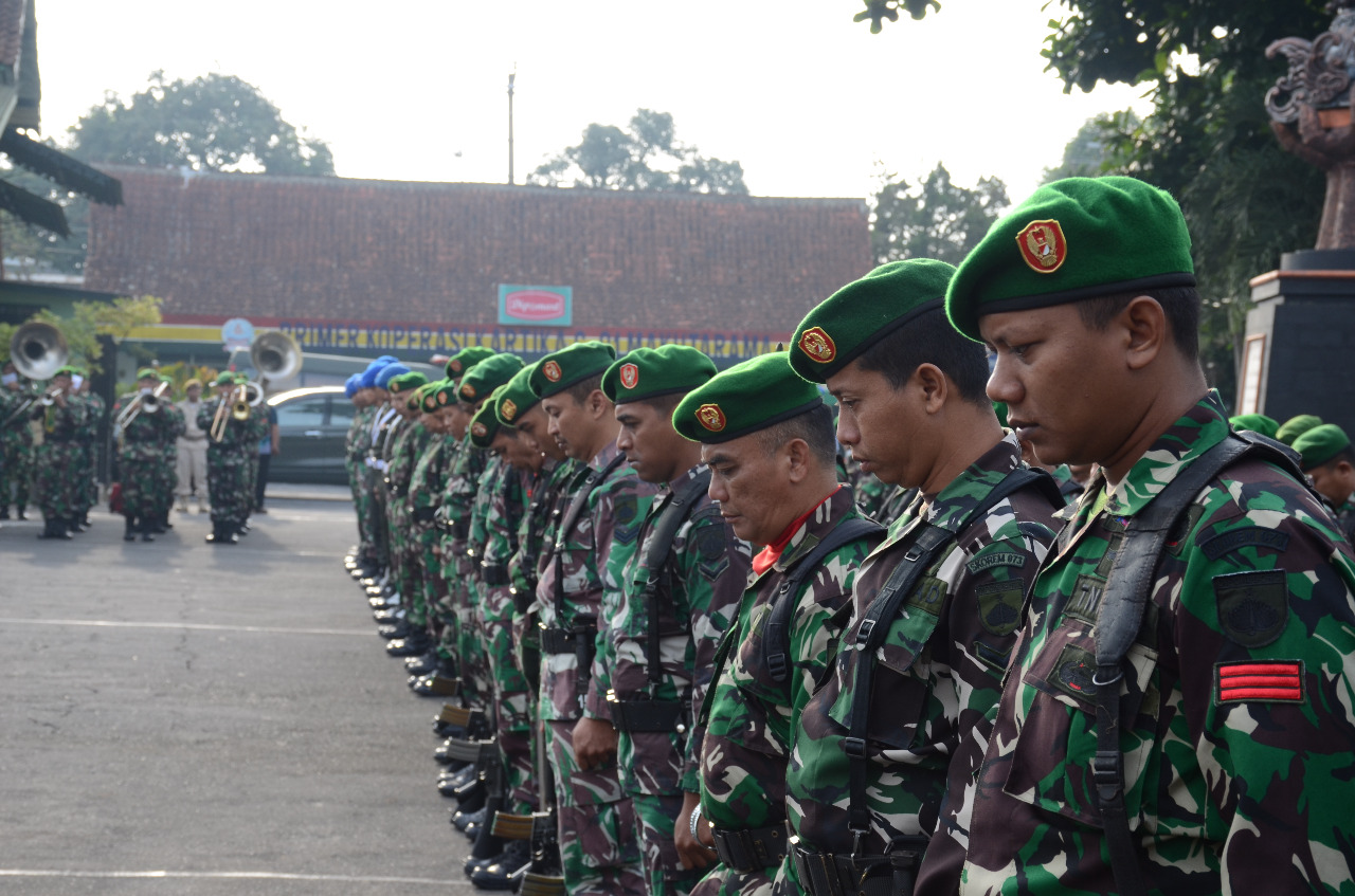 Pupuk Semangat Kejuangan, Korem 073/Makutarama Gelar Upacara Bendera Hari Senin